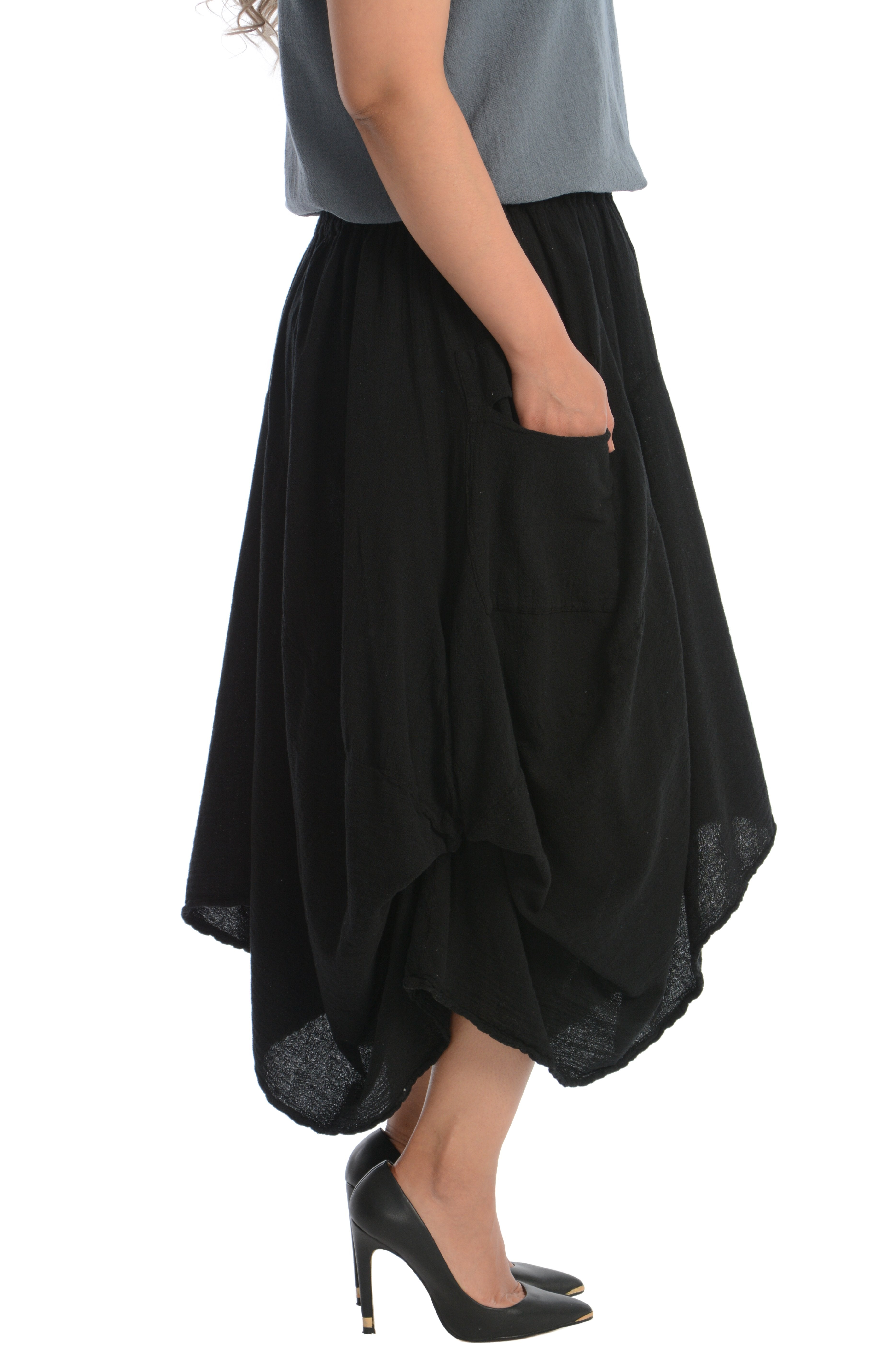 Maria de Guadalajara: Aliso Skirt in Black | KAQE