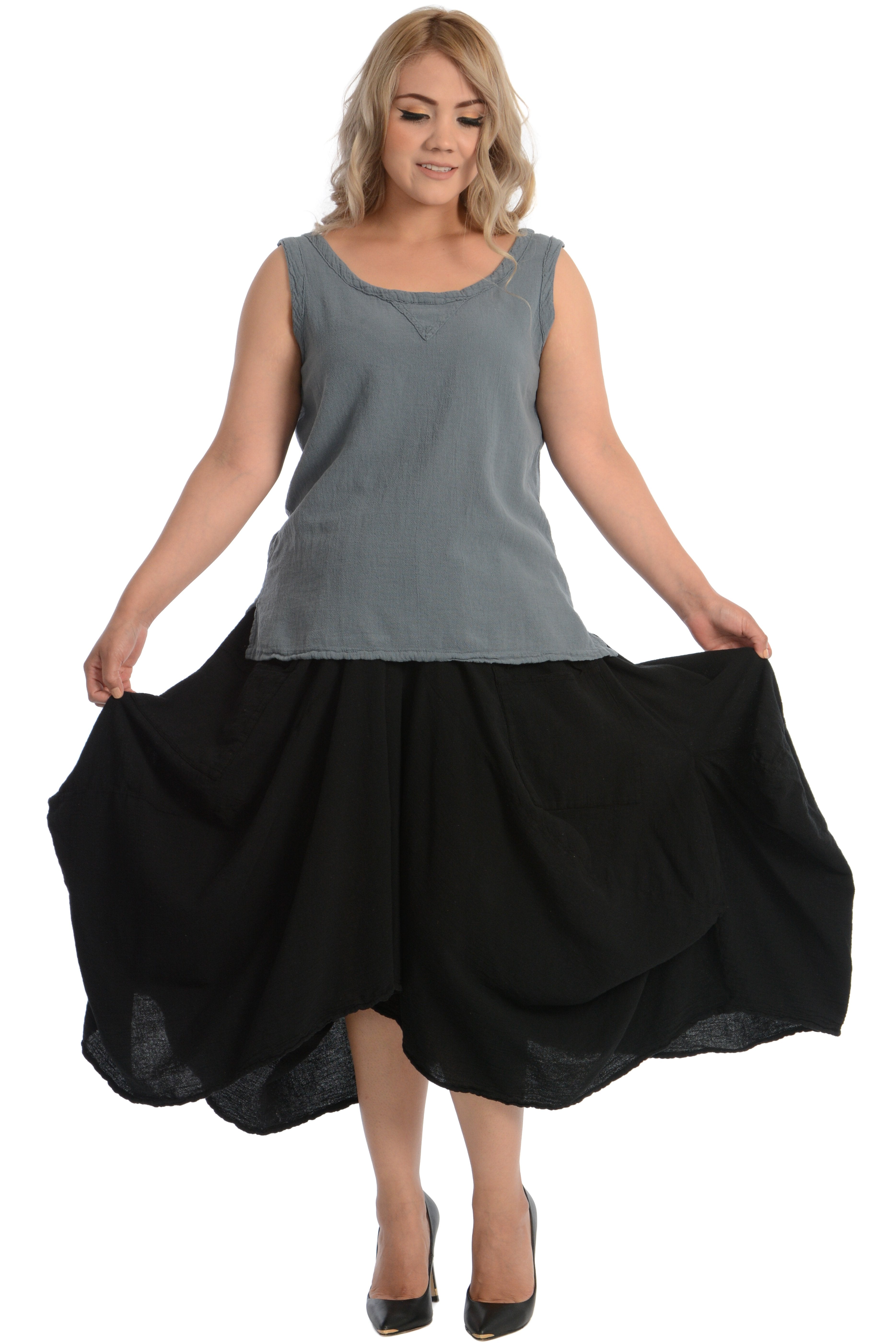 Maria de Guadalajara: Aliso Skirt in Black | KAQE