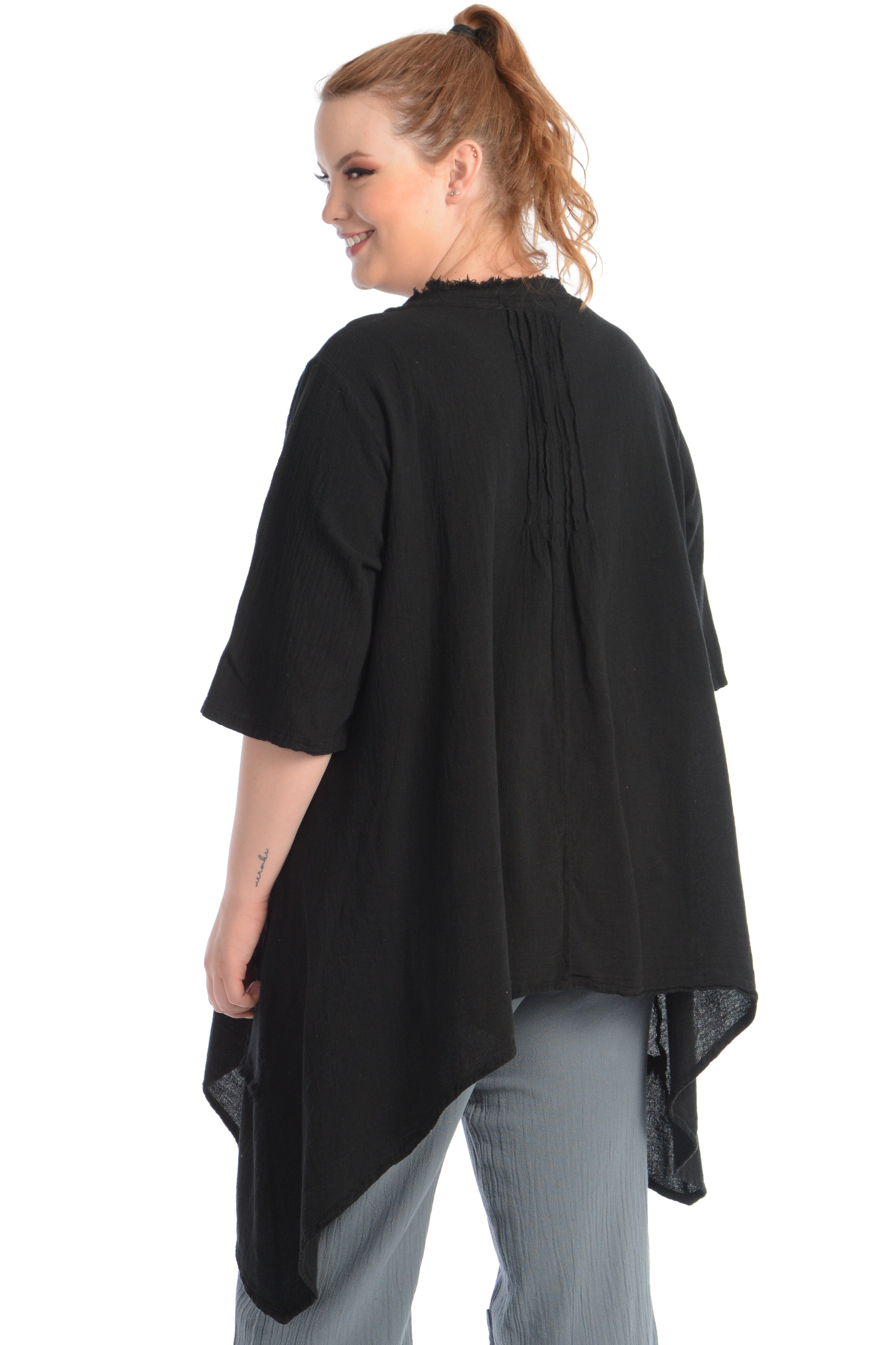 Maria de Guadalajara: Caracol Blouse in Black | KAQE