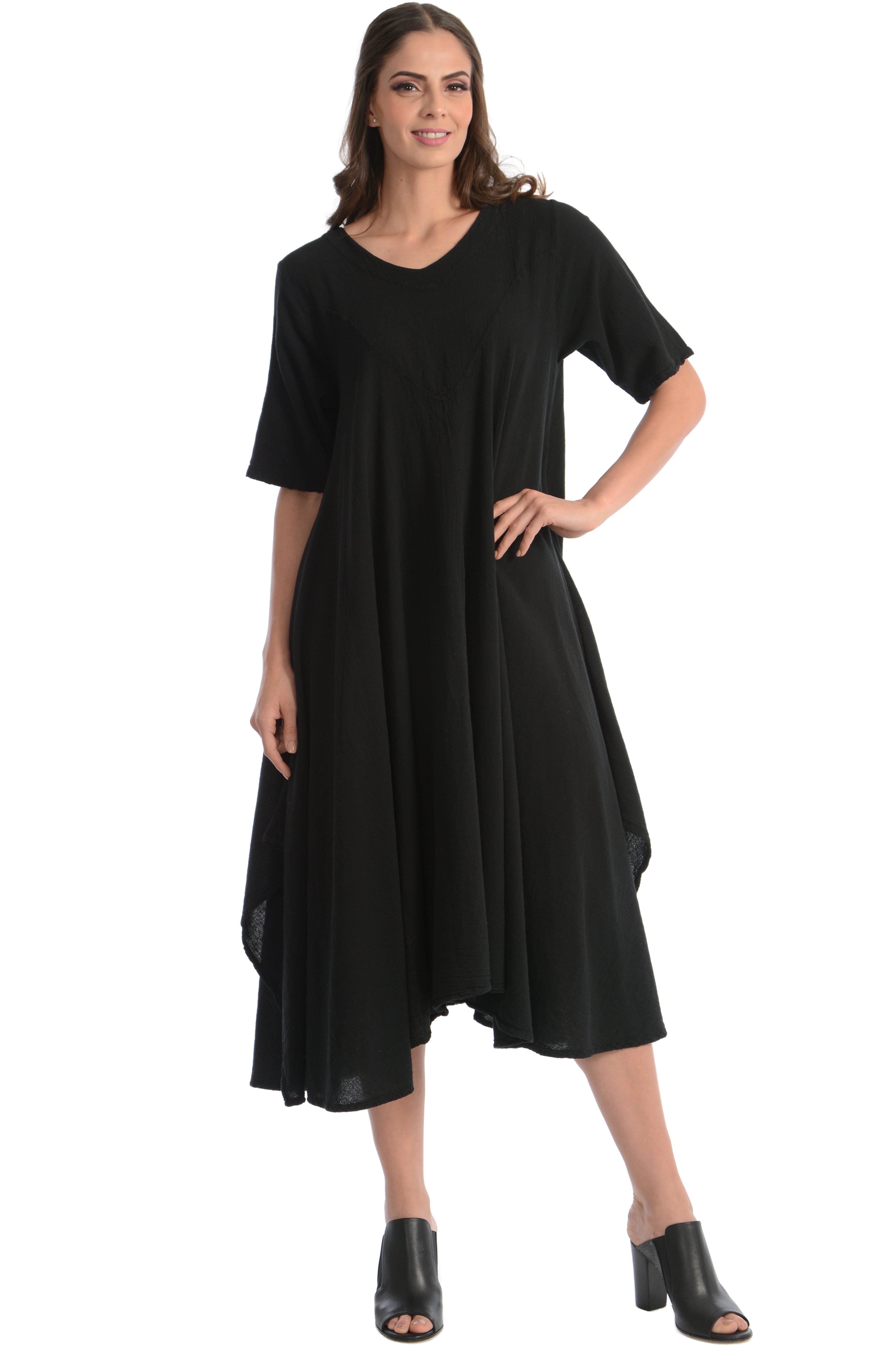 Maria de Guadalajara: Cardenal Dress in Black | KAQE