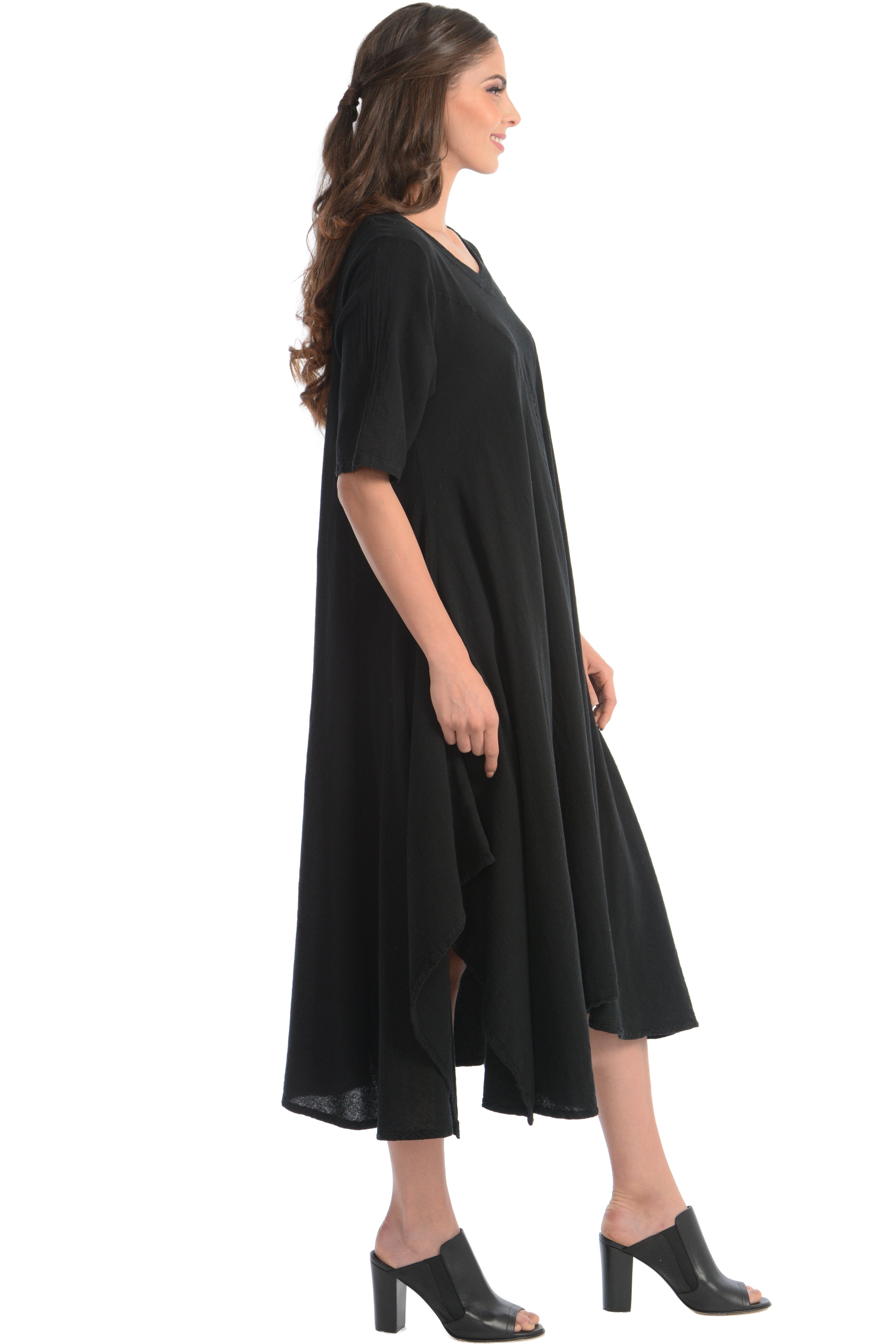 Maria de Guadalajara: Cardenal Dress in Black | KAQE