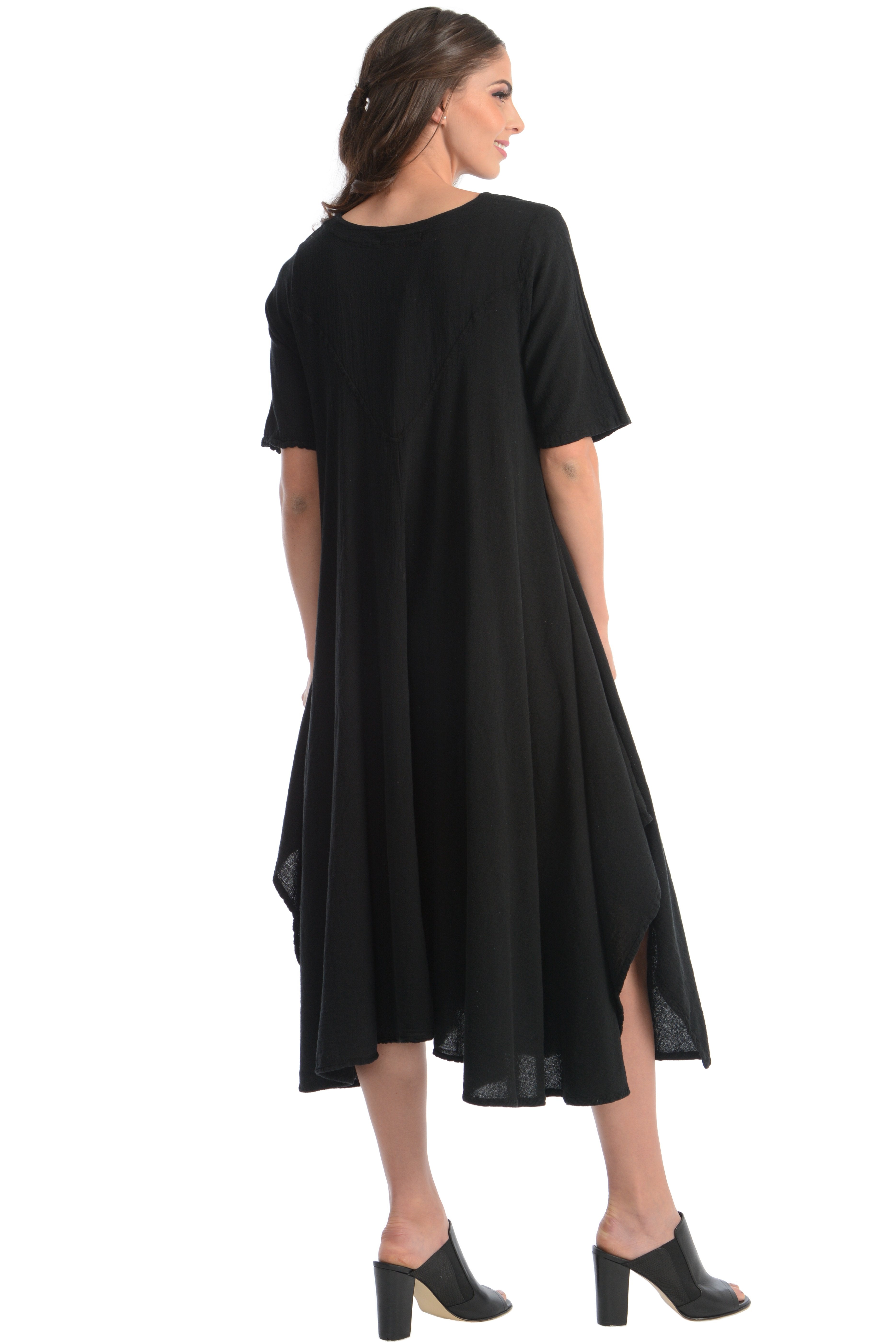 Maria de Guadalajara: Cardenal Dress in Black | KAQE