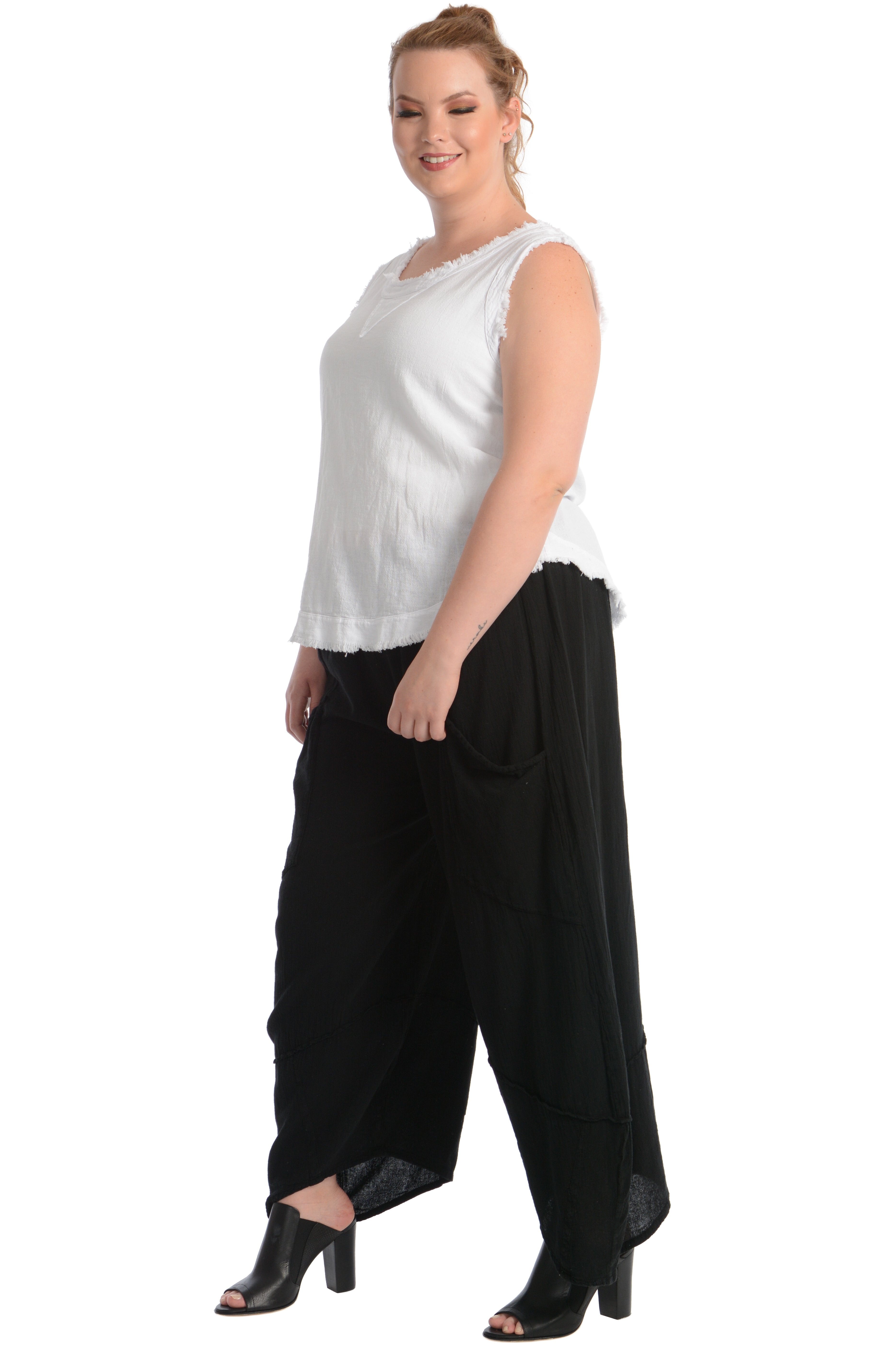 Maria de Guadalajara: Persia Pants in Black | KAQE